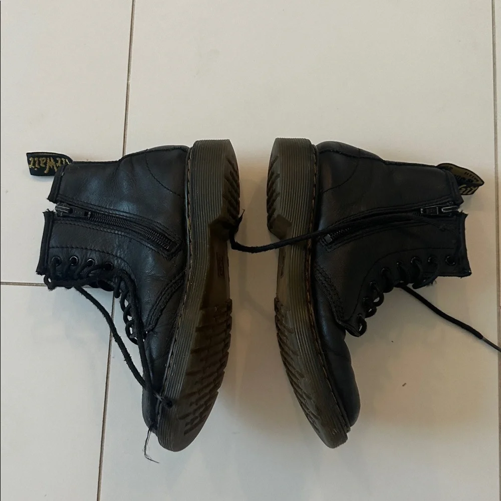 Doc martens Black Leather Lace-Up Boots kids 1